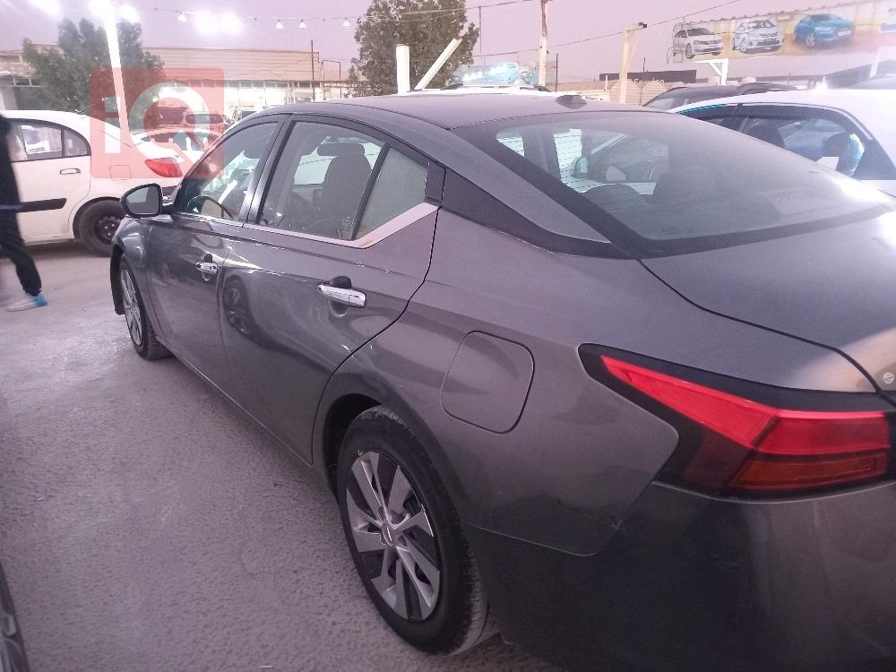 نيسان ألتيما